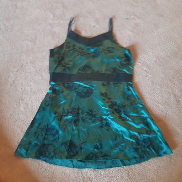 Green tanktop - Picture 2 of 4